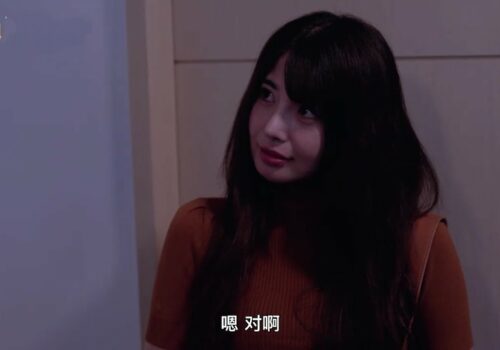 Poster of Bố mẹ vắng nhà em gái xinh đẹp dẫn người yêu về nhà địt cả đêm