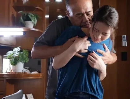 Poster of Sống với cha dượng 4 năm, tôi bị cưỡng bức nhiều lần đến mang thai